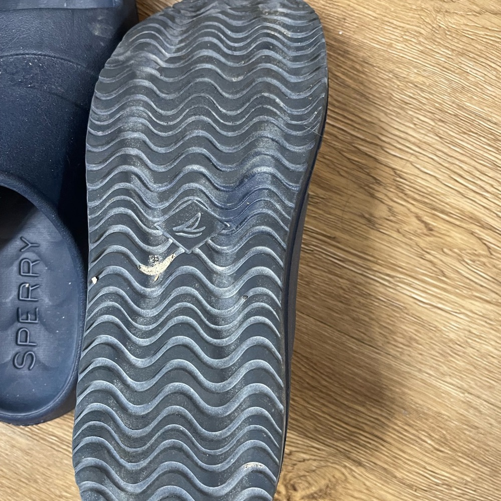 Sperry Black Boat Shoes with Classic Design